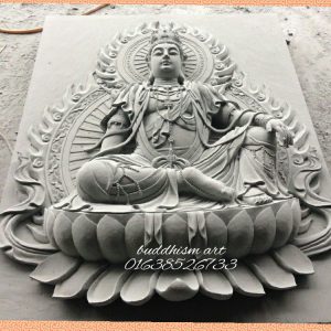 Phù điêu quan âm bồ tát có thể được đắo trực tiếp bằng xi măng, hoặc tạo mẫu và đúc ra nhiều chất liệu như composite, đồng, thạch cao...